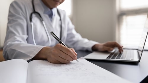 Gabriel Combris, une plume au service de la santé de ses lecteurs Gabriel Combris, une plume au service de la santé de ses lecteurs
