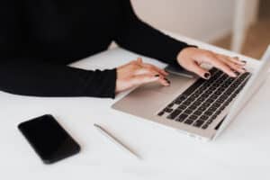 Comment vérifier efficacement une entreprise sur internet