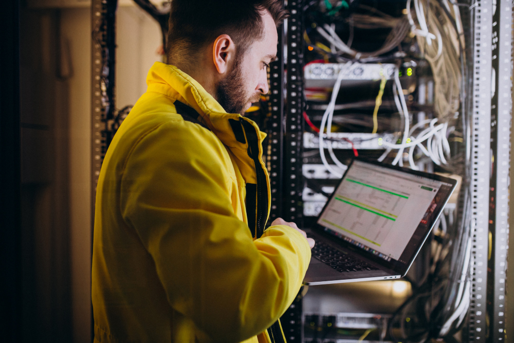 Grâce à ses data centers situés en France, Naitways assure à ses clients la maîtrise totale de la localisation de leurs données Grâce à ses data centers situés en France, Naitways assure à ses clients la maîtrise totale de la localisation de leurs données