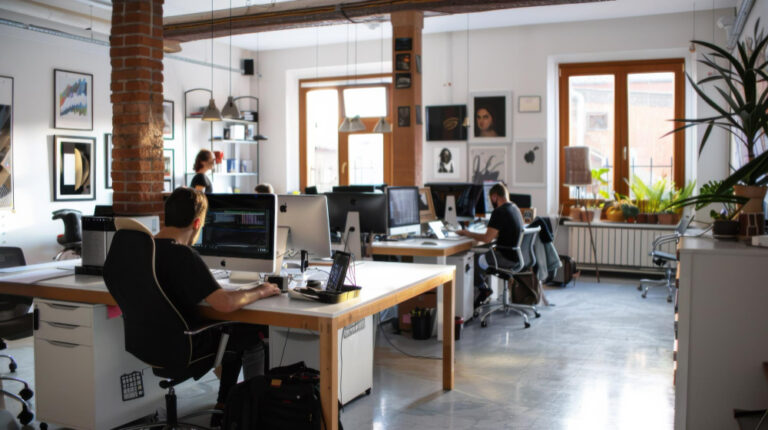 Concentration, motivation, engagement les effets d’un espace de travail propre et bien entretenu sur la productivité